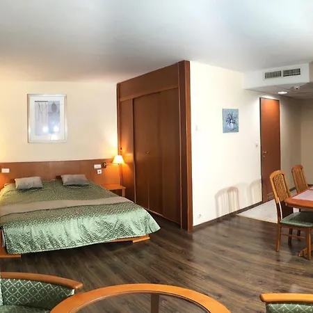 דירה Palace Wellness Apartman *